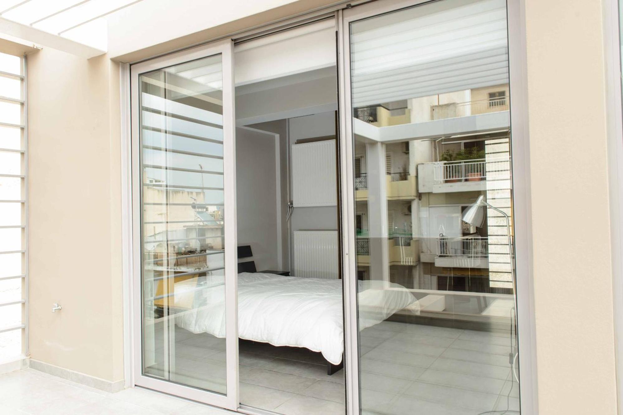 شقة Bright Loft With Terrance - Next To Metro Kerameikos أثينا المظهر الخارجي الصورة