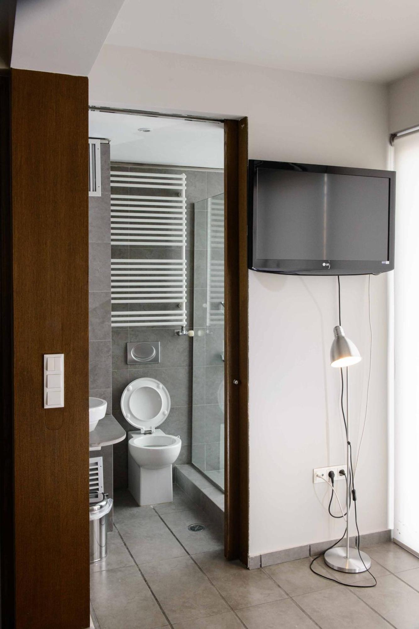 شقة Bright Loft With Terrance - Next To Metro Kerameikos أثينا المظهر الخارجي الصورة