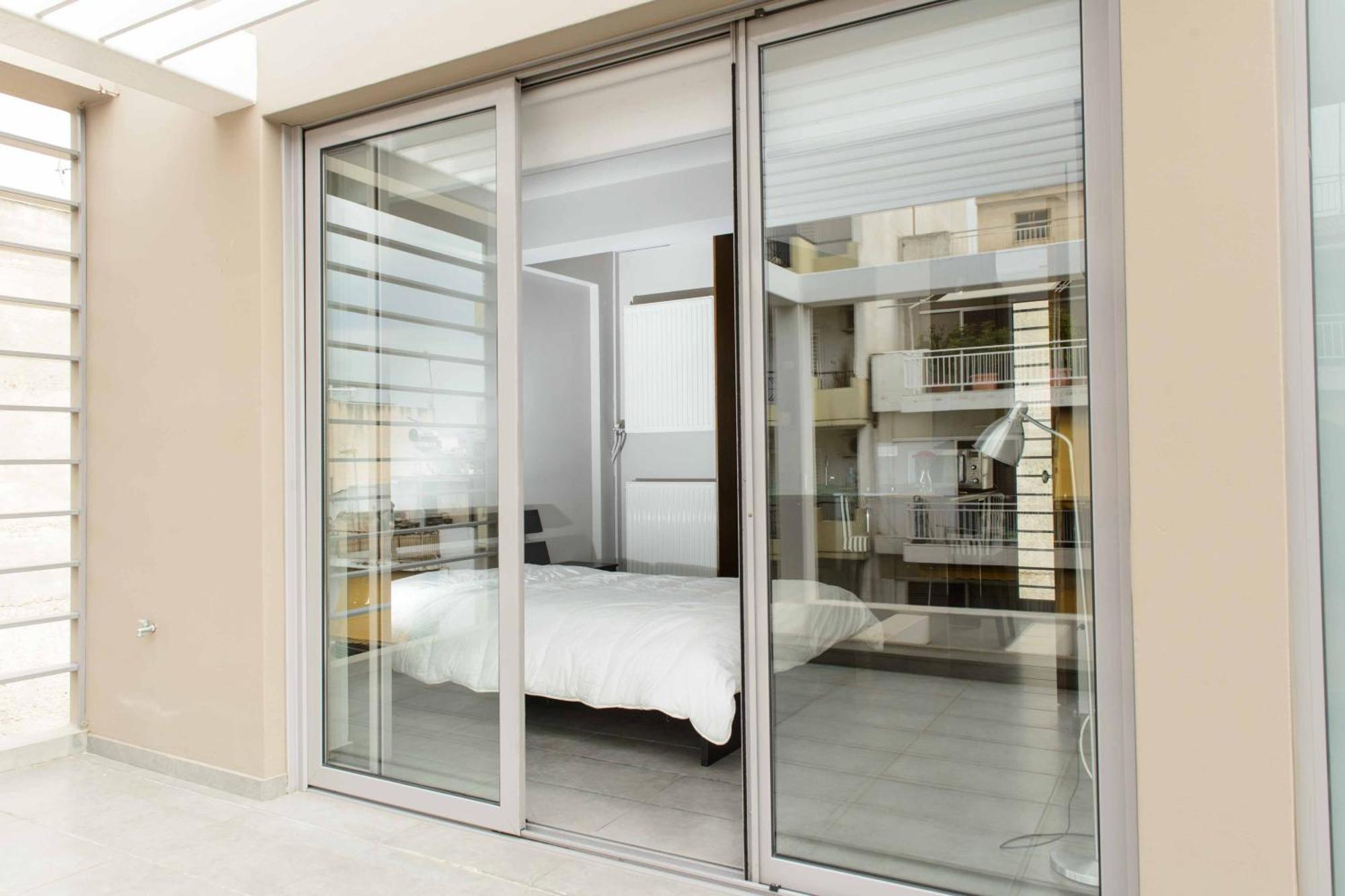 شقة Bright Loft With Terrance - Next To Metro Kerameikos أثينا المظهر الخارجي الصورة
